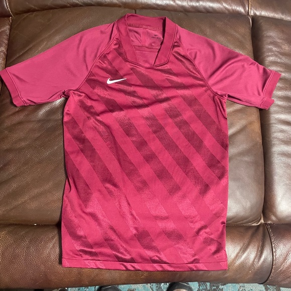 Nike pull over red shirt size youth XL and a pair of shorts size 29 waist - Picture 3 of 4